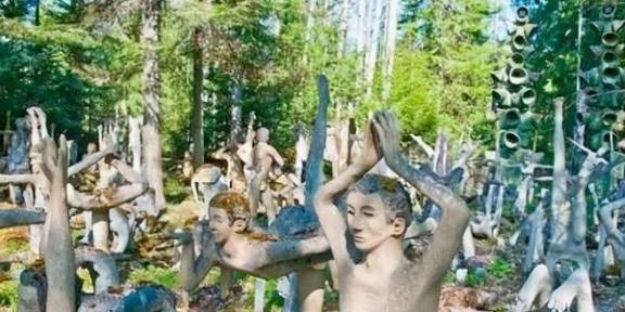 芬兰最“可怕”的公园，恐怖的雕像遍地，游客还慕名而来