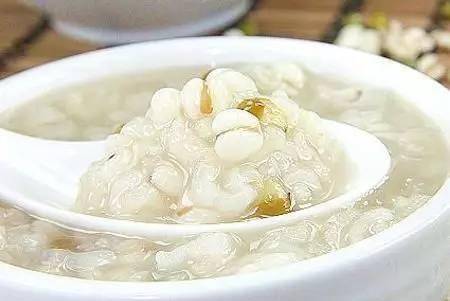 小摊|生活中哪些早餐不利于身体健康?以下3种食物,建议大家尽量少吃