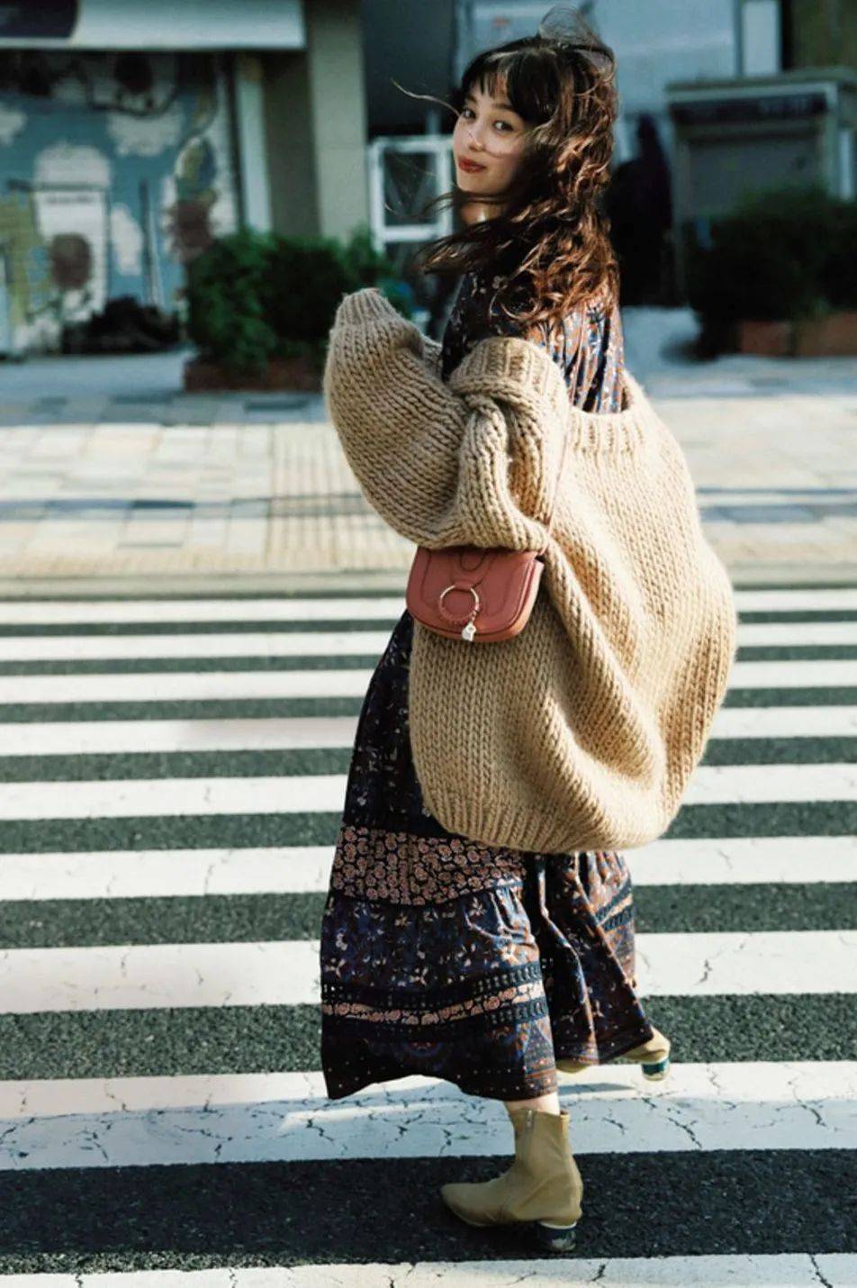 设计 秋天外套里面穿什么?这4种经典内搭让你一直美下去！