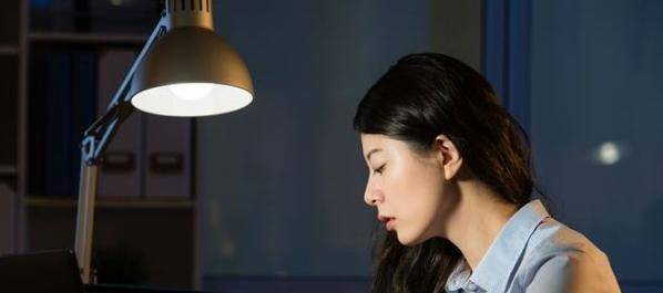 进行|男性50岁以后，不管喝不喝酒，此4件“伤肝事”少做，请尽早了解