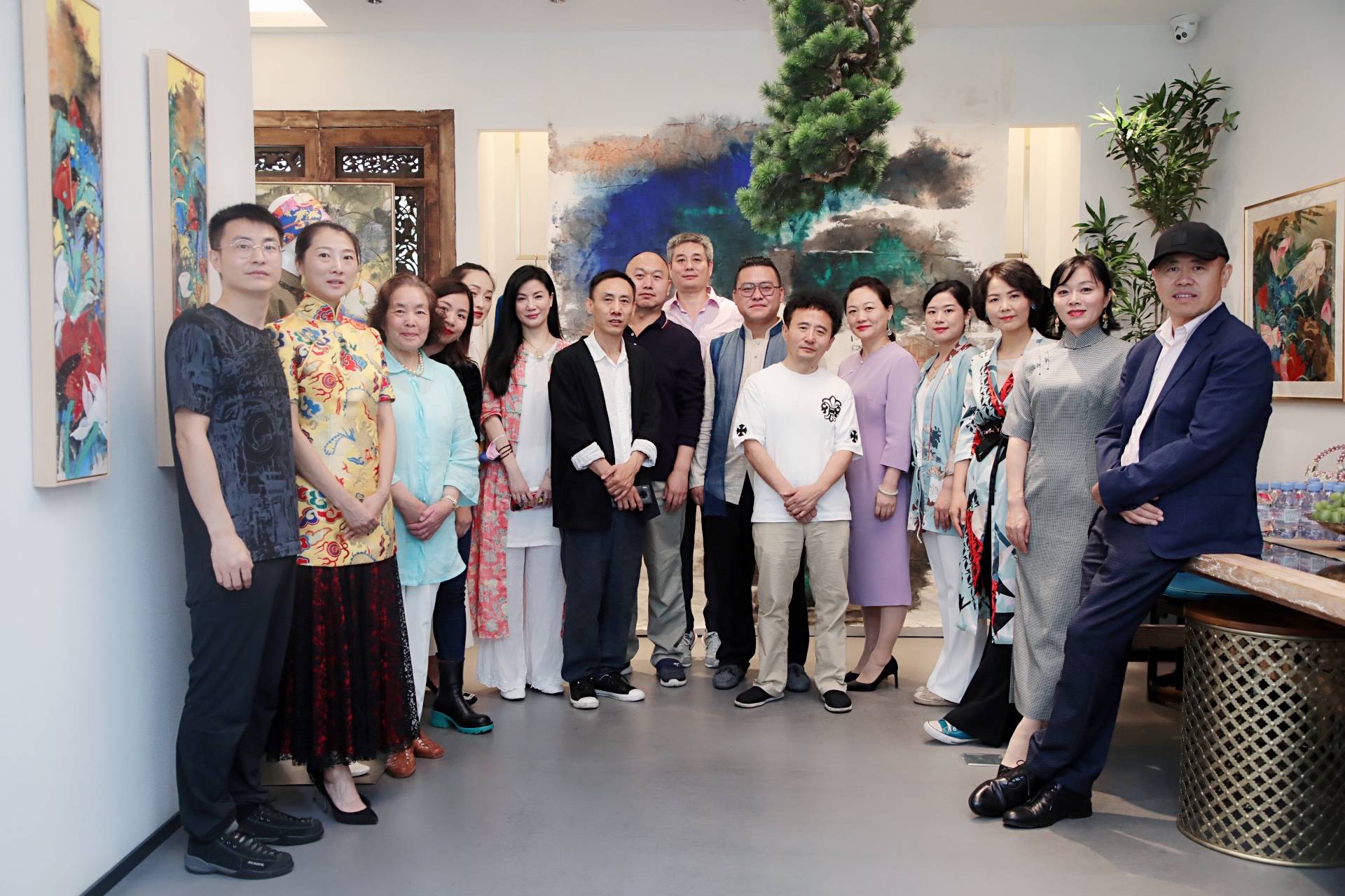 都能 迎国庆溢彩画与新中式服饰艺术展丨遇见美好的自己