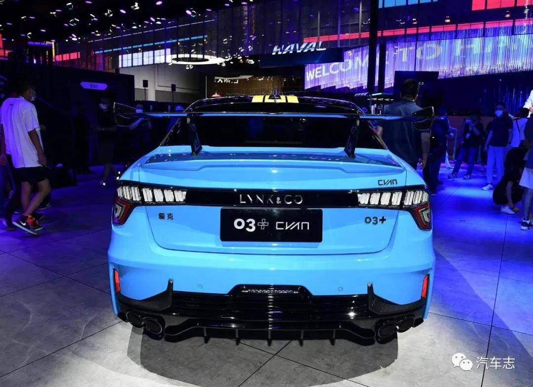 领克03cyan定制版2368万起大尾翼冠军蓝265匹57秒破百