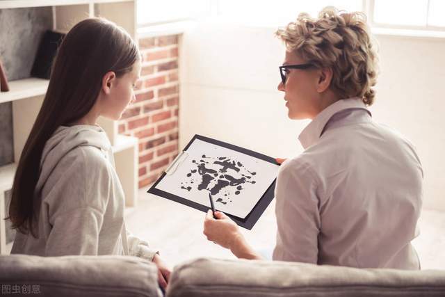 孕妇梦境解析，梦见好多人抬棺材的深层含义与心理解读