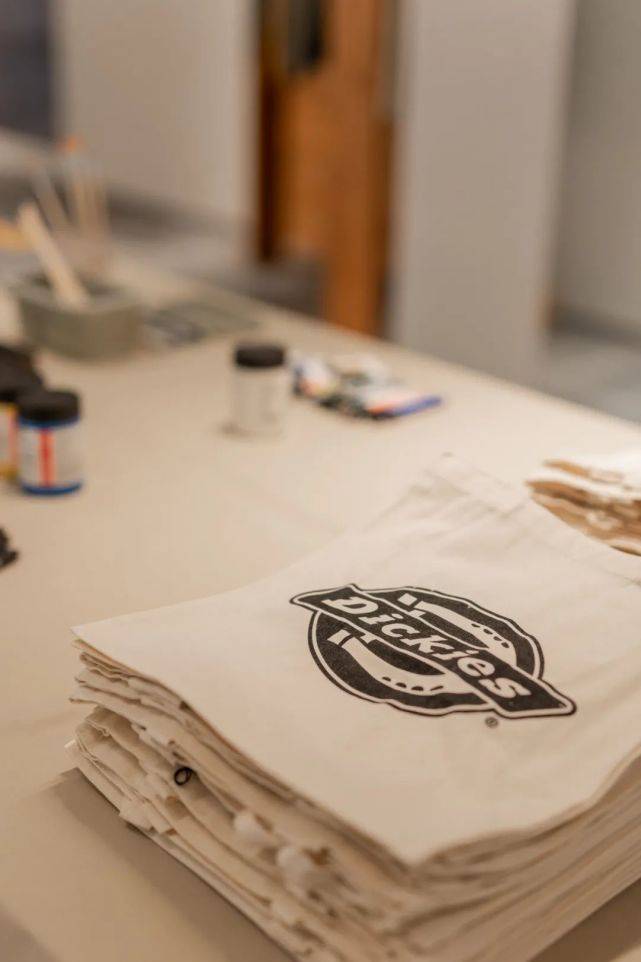 实验性 天猫开抢!Dickies新联名火爆首发现场,全渠道发售计划启动!