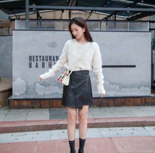 卫衣 想要美出圈，就要学会穿衣搭配，邂逅一场秋末浪漫