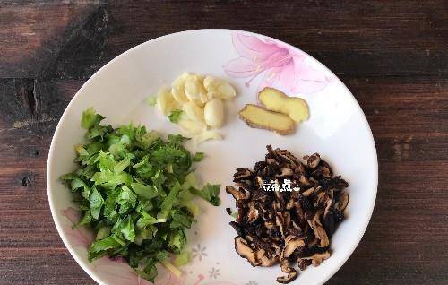 香菜|三月气候多变,做早餐别再牛奶豆浆,熬个粥,老人孩子都很爱吃