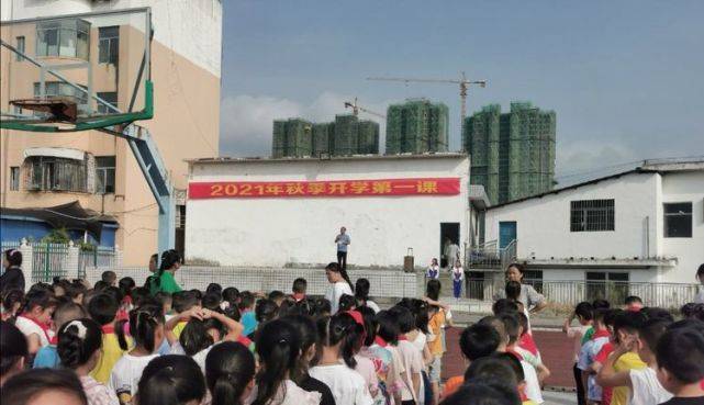 花垣县第二小学国防教育系列实践活动让红领巾更鲜艳