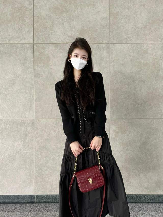 美眉 早秋的通勤风穿搭指南，学会这13套搭配技巧，让你越简单越高级