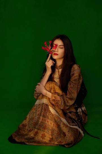 成功 何穗的“民族风造型”太成功,没有超模气场HOLD不住,轻易别学