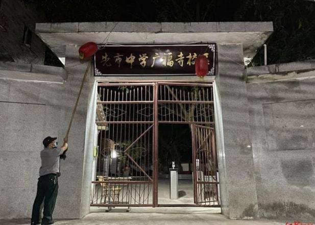 校方|校方回应女生遭学姐体罚致残 女生终身行动受限被评定9级伤残