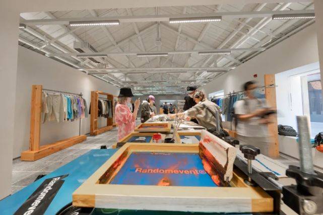 实验性 天猫开抢!Dickies新联名火爆首发现场,全渠道发售计划启动!