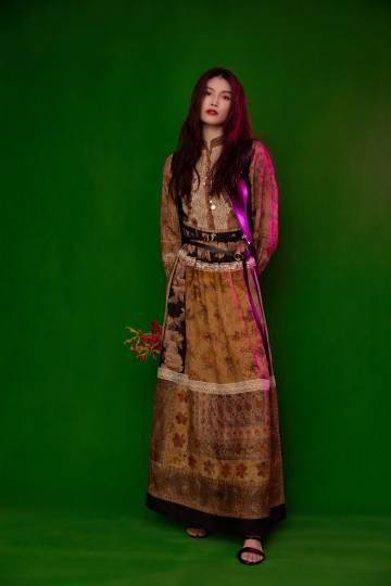 成功 何穗的“民族风造型”太成功，没有超模气场HOLD不住，轻易别学