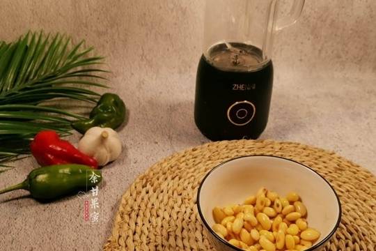饮品|我的早餐饮品，用这两种食材磨豆浆，香甜好喝，一次不到2元