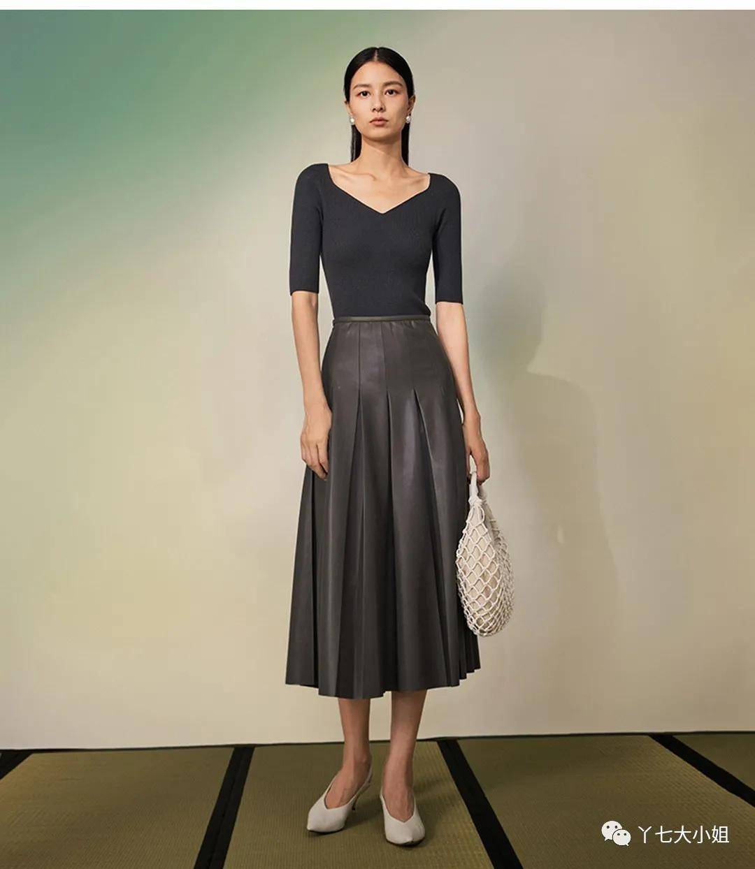 整体 十月份的裙子,这条廓形裙最好穿~