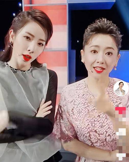 李思思 李思思月亮姐姐同框跳舞，胳膊纤细下颚线明显，表情多变古灵精怪