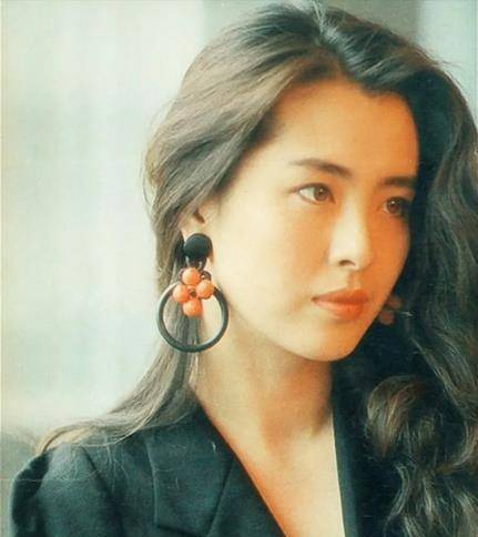 眼睫毛有一种时髦叫：港风复古妆，从眼妆到红唇高级又时髦，美得不像话