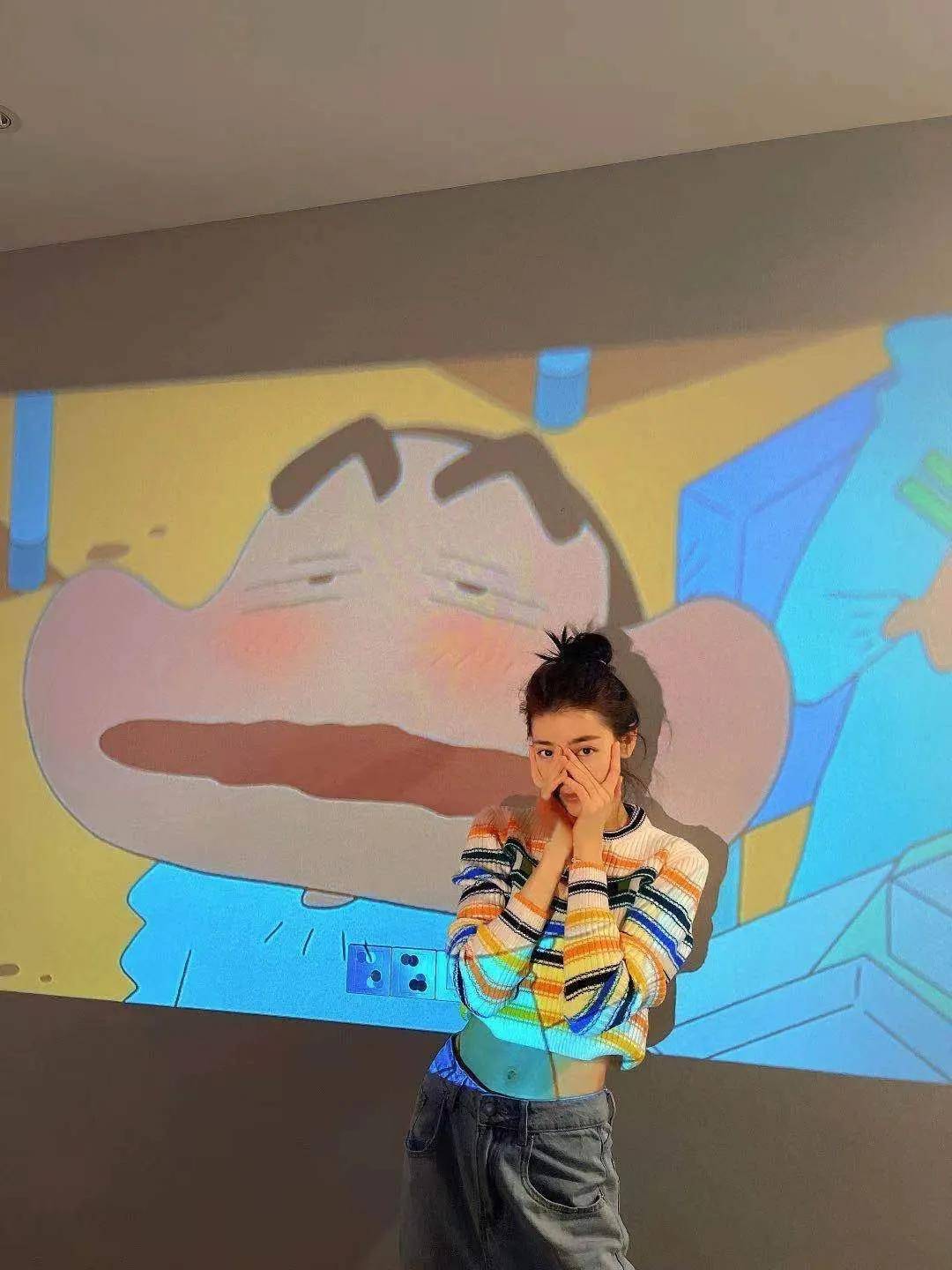 白女士 秋天换季穿啥？网友：女明星都钟爱的针织单品是时候安排了！