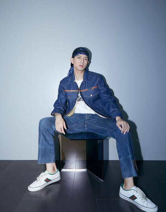 魅力 刘雯和李现的长腿真藏不住,牛仔套装穿出时尚效果,帅气有范儿