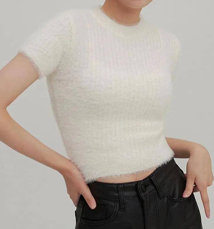 白女士 秋天换季穿啥？网友：女明星都钟爱的针织单品是时候安排了！