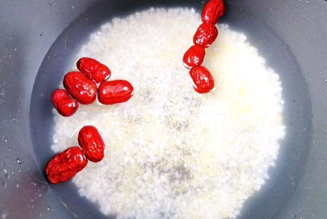 美食|红薯配小米,轻松解决一家人的早餐问题,健康营养又美味