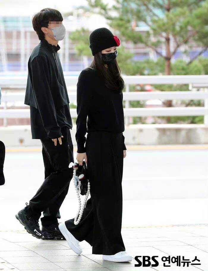 蓝色 JENNIE最新机场照,顶流女团时尚穿搭get起来!