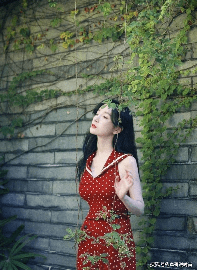 黑色 张檬小五庆生秀穿搭,美感十足,这波狗粮你吃到了吗?