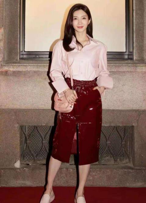 设计 江疏影和杨紫罕见撞衫,两人不仅身高差不多,连颜色审美也一个样