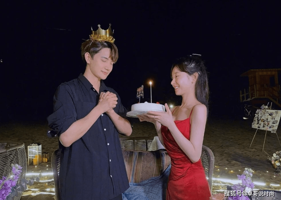 黑色 张檬小五庆生秀穿搭,美感十足,这波狗粮你吃到了吗?