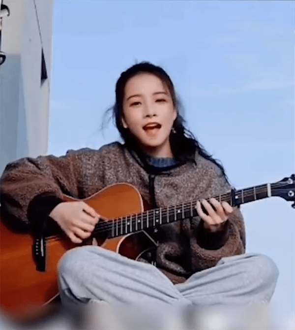 人工智能|清华AI学生“华智冰”首次露脸唱歌：肤白貌美、歌声动人