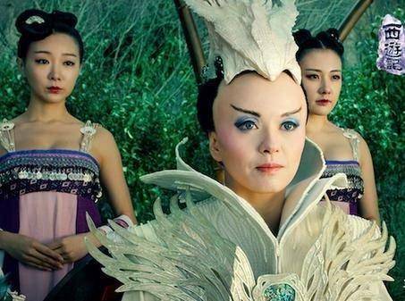发型这是得罪造型师了吧，颜值再高，也经不起这么糟蹋？