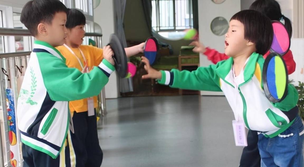 因为|“新型冷暴力”在幼儿园悄悄蔓延，孩子内心委屈，家长却一无所知