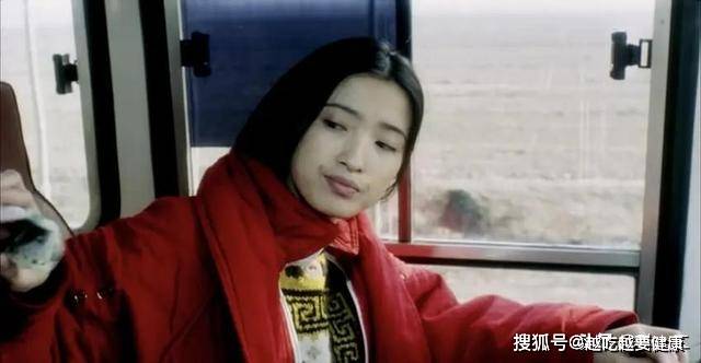 原创车四十四女司机被歹徒当众侮辱她大声求救众人冷漠旁观