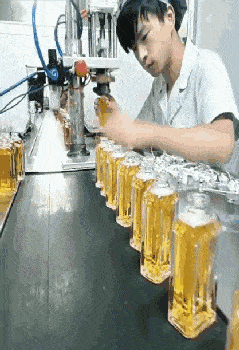 搞笑GIF趣圖:一線工人的工作真的很單調！ 搞笑整蠱 第1张