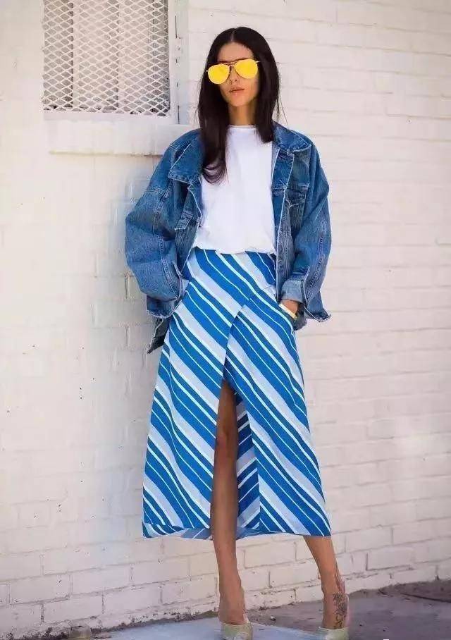 材质 牛仔外套可以搭什么样的半身裙秒变"时髦精"!