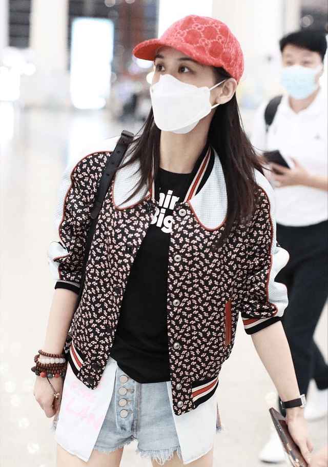 设计 杨子二婚老婆一点没阔太架子，日常穿搭挺接地气，看着不像30+