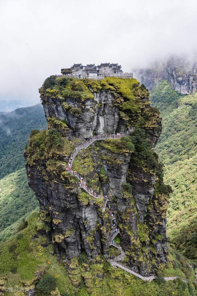贵州的梵净山世界级的自然保护遗产地也是一张代表铜仁的名片09301111