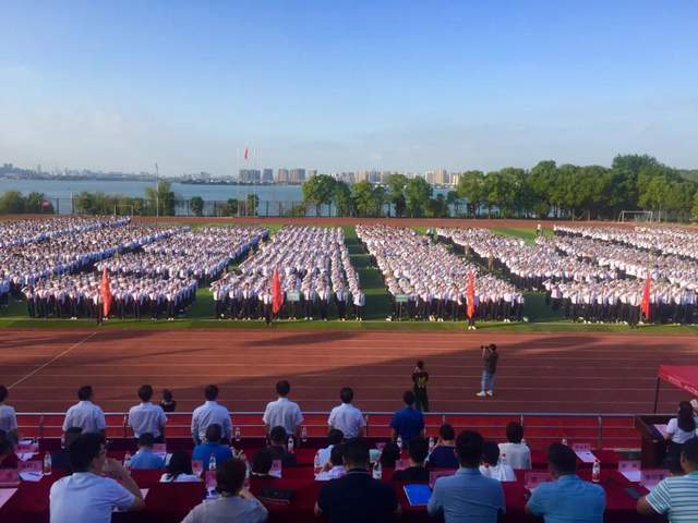 出席活动的人员有校领导汪继平,彭元杰,崔海容,林娟,杨灼芳,刘铭华