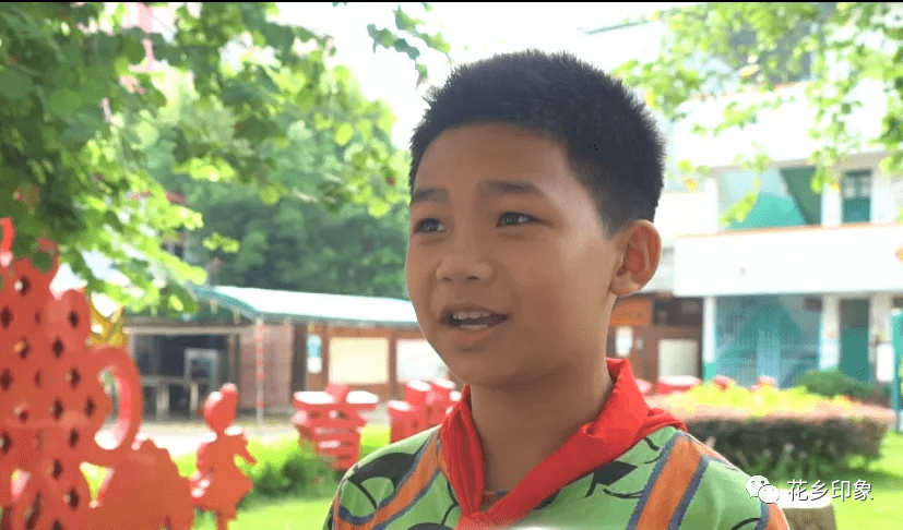 校椅镇中心学校学生 陈章乐：我觉得廖老师是一个上课非常幽默、非常敬业