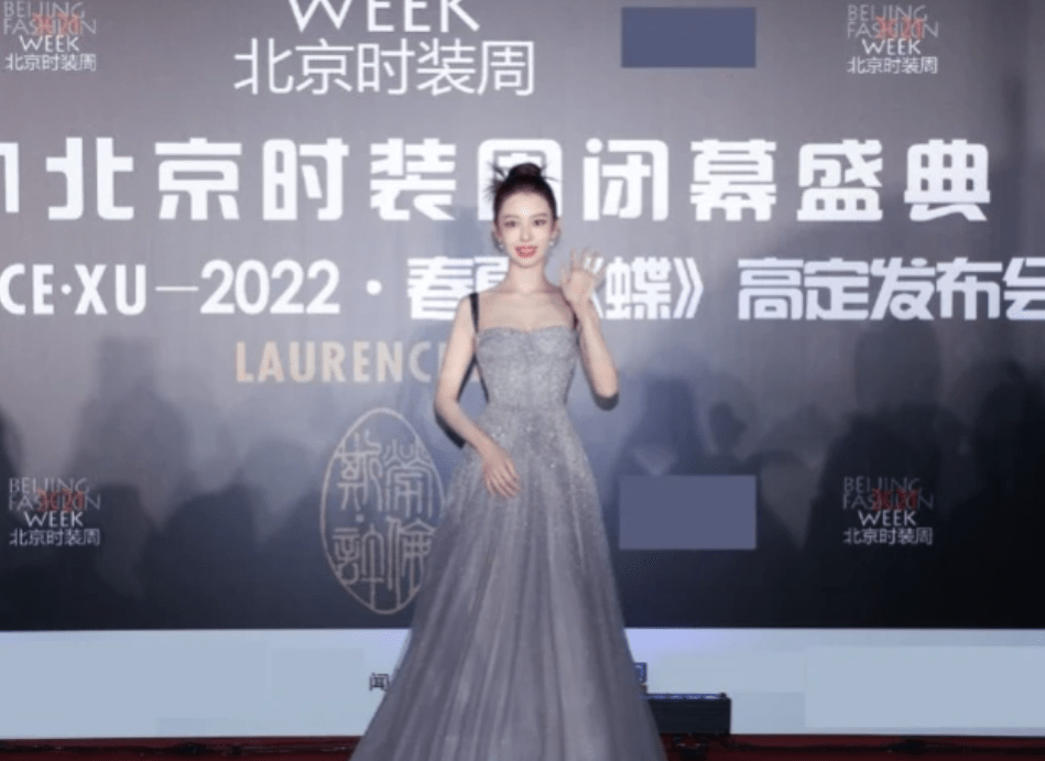 张静初 张静初红毯简约知性,娄艺潇的唐装靓丽,姚安娜终于找对风格