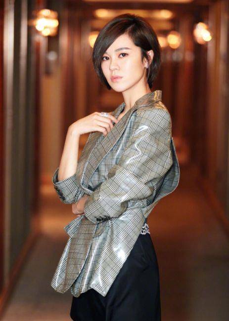 因为|她本是超女第四名，现在混得却比冠军好，开演唱会还一票难求