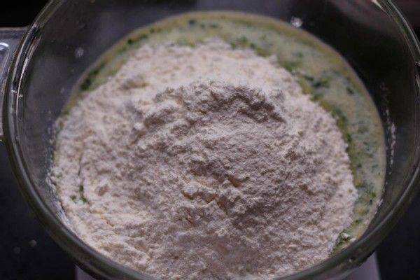 搅拌机|健康的菠菜做成鸡蛋饼,当作早餐再合适不过了,全家老少都喜欢