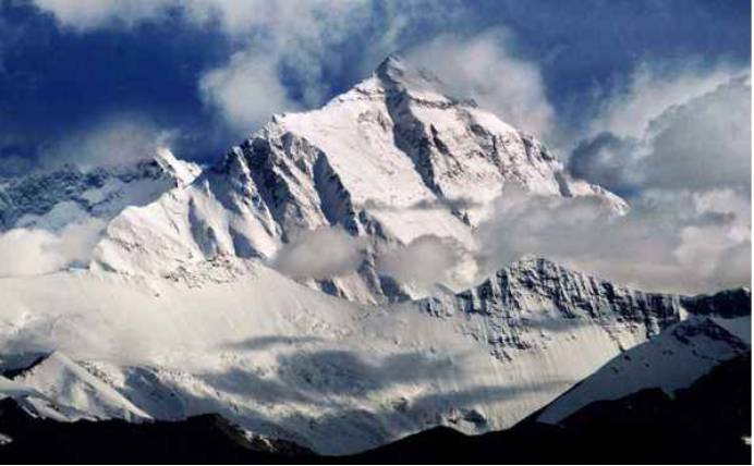 世界第二难爬的山峰，气候极易变化，无人在冬天成功登顶