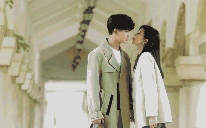 一生一世|一个配音演员多有钱？有车有房之外，还有100平外滩江景房！