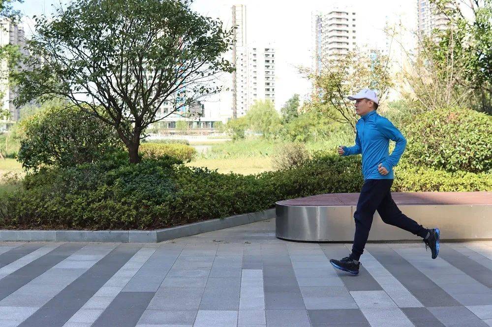 缓冲 秋冬开跑，其实选跑鞋也很有讲究