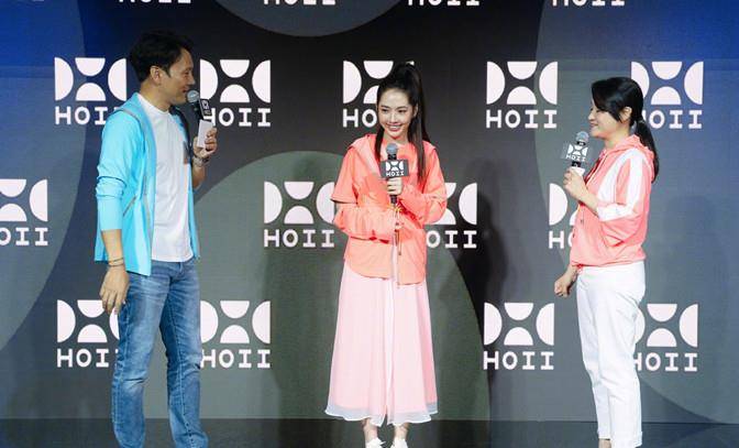 郭碧婷 向太国庆晒全家福！儿媳穿连体裤站C位获认可，孙女似郭碧婷翻版