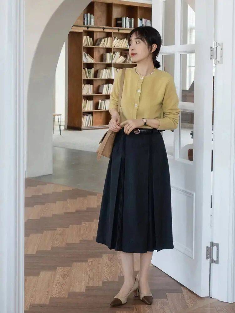 条纹 秋天，“针织衫”这样穿才洋气，这些穿搭值得借鉴，温柔又时髦