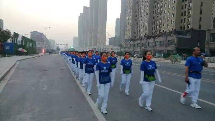社区|东明县南关社区徒步队开展徒步活动喜迎国庆节