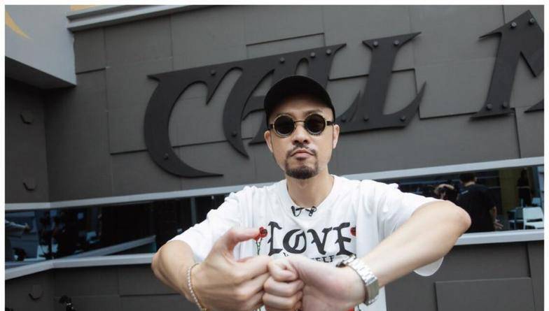 胡海泉|《哥哥》热狗自打脸，却赢得了人生的突破