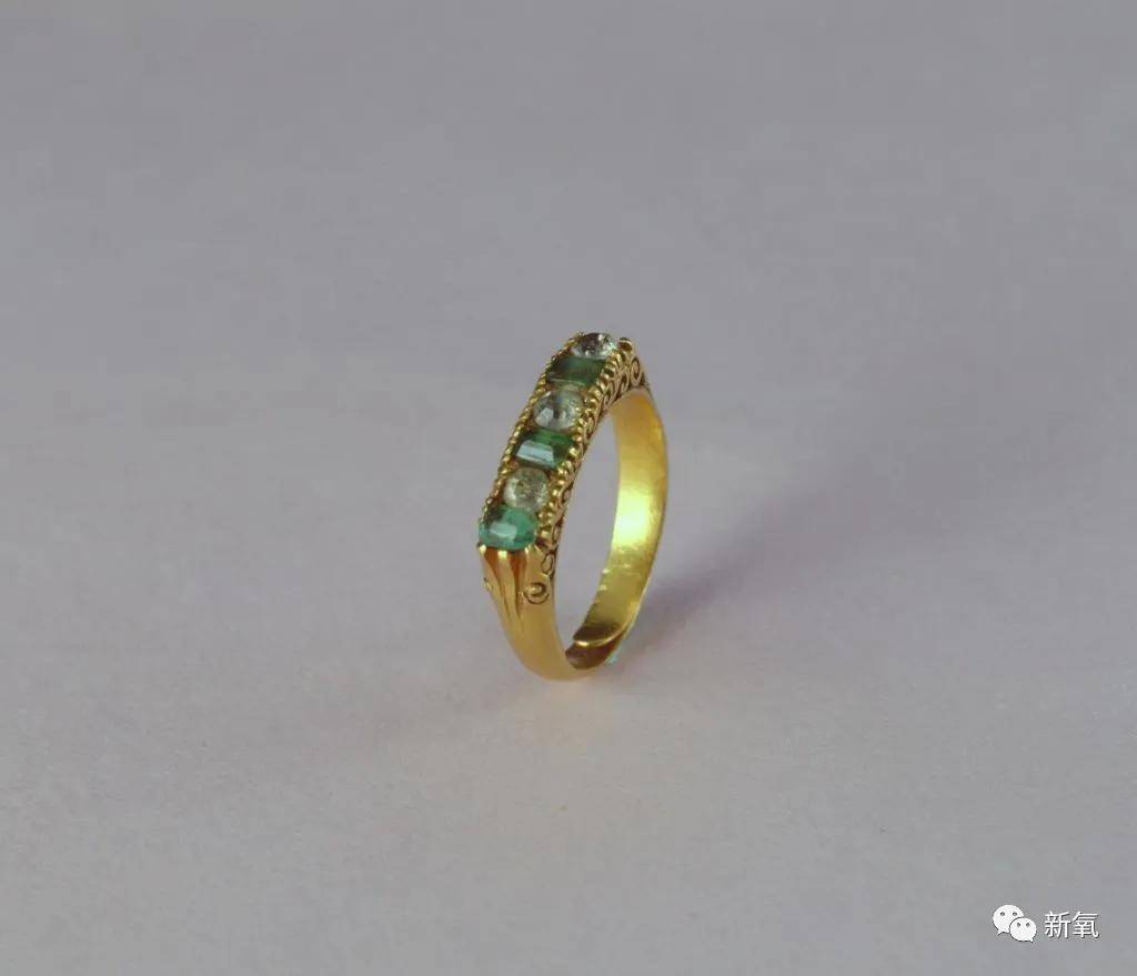 古代除了妆容和发际线，请鞠婧祎把头饰也半永久焊上！