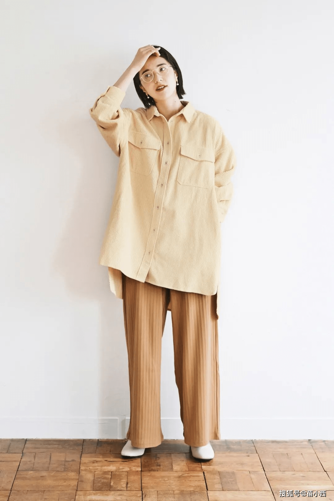 浅棕色 精致优雅的日系穿搭，慵懒中又不乏时尚感，30岁的女性必须学一下